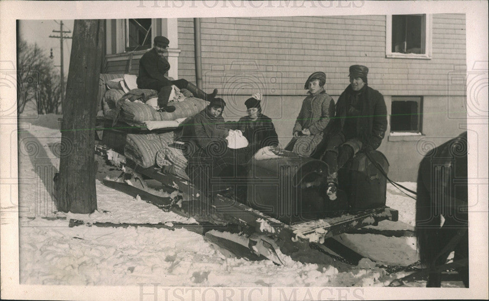 Press Photo Halifax Families Household Effects Michigan - Historic Images