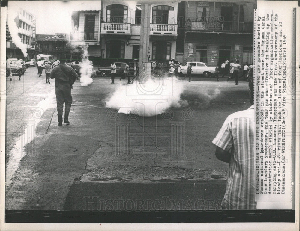 1965 Press Photo Tear gas grenades striek guardsmen - Historic Images