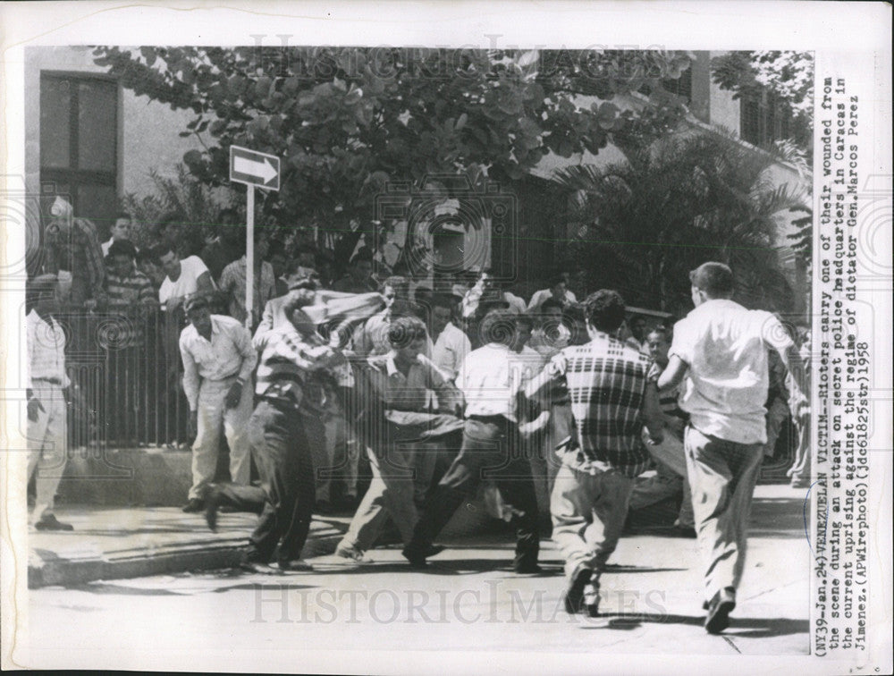 1958 Press Photo Caracas Police Headquarters Rioters - Historic Images