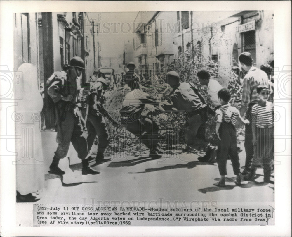 1962 Press Photo Moslem soldiers military force Casbah - Historic Images