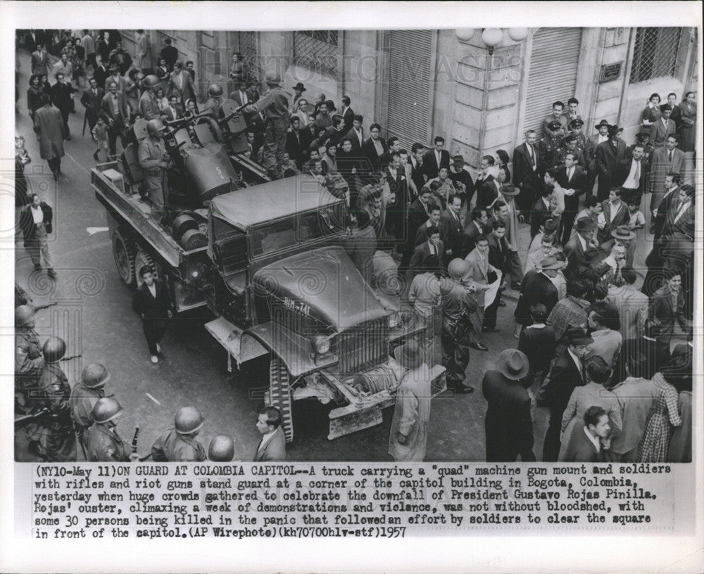 1957 Press Photo Bogota Columbia Quad Machine Gun Mount - Historic Images