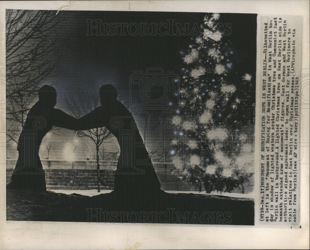 1963 Press Photo Christmas tree west Berlin Silhouetted - Historic Images