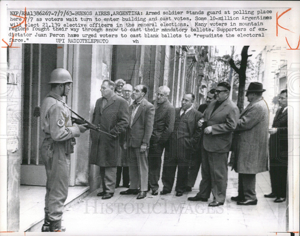 Argentines  wait turn to enter building and cast votes - Historic Images