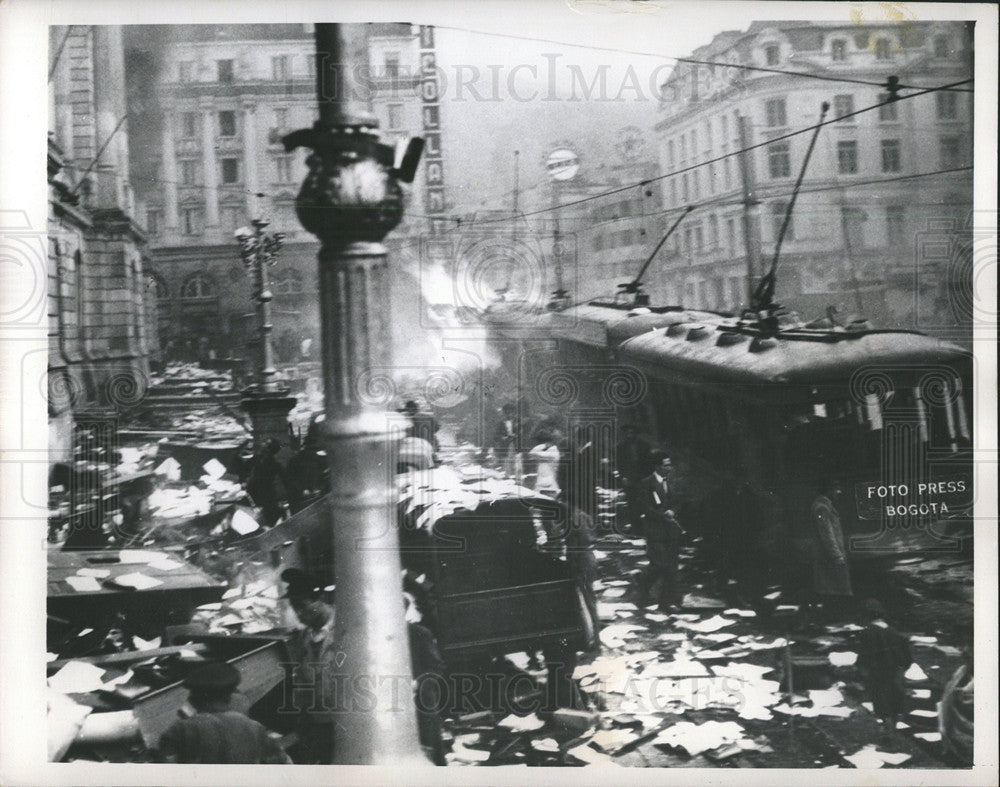 1948 Press Photo Bogota trolley Cars ablaze Rioters - Historic Images