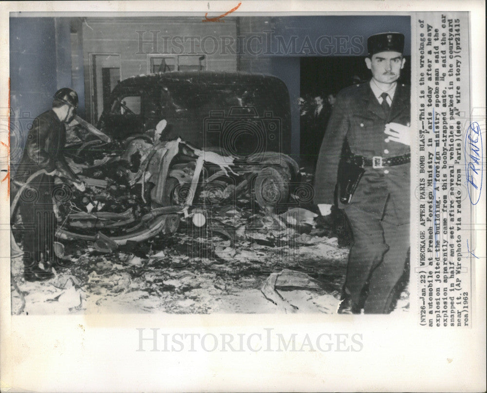 1962 Press Photo French Foreign Minister Auto Wreckage - Historic Images