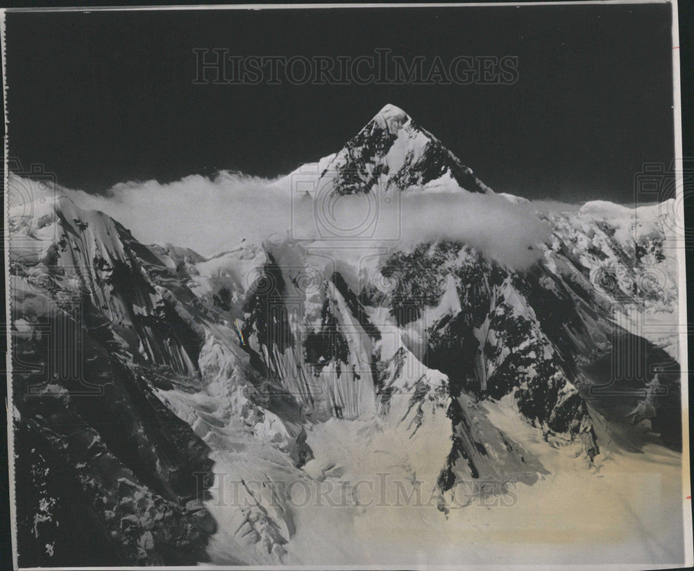 1966 Press Photo icy pinnacle Mt Kennedy Alaskan border - Historic Images