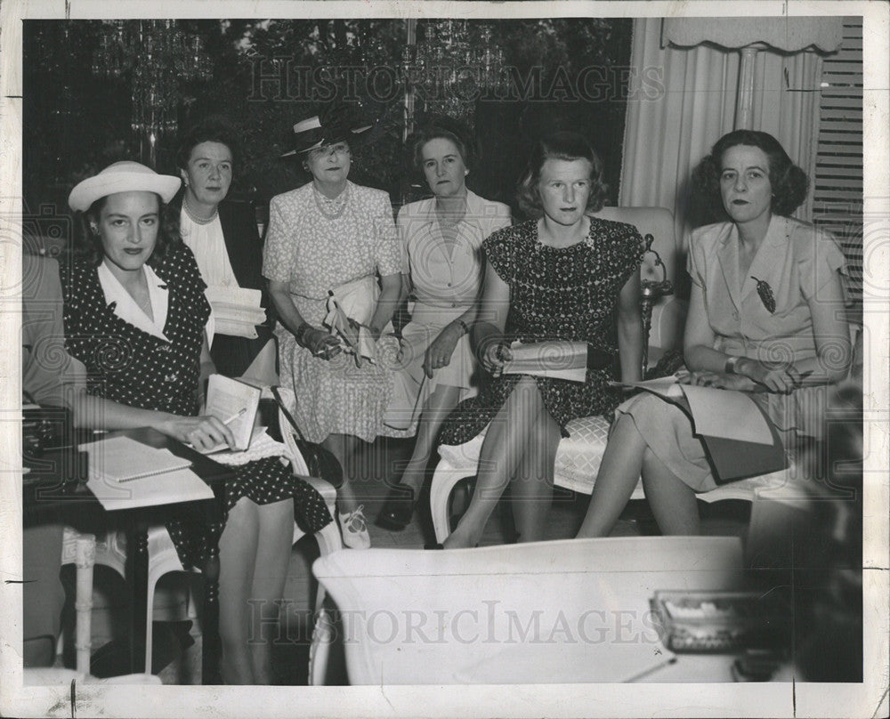 1947 Press Photo Arduous task Enthusiastic Committee - Historic Images