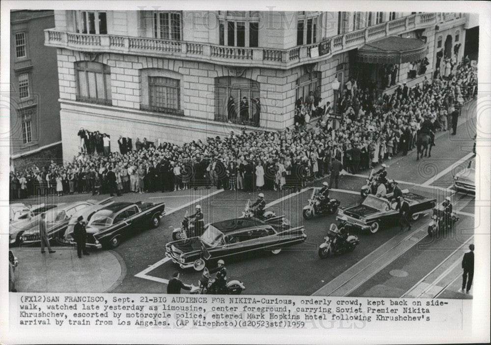 1959 Press Photo Soviet Premier Nikita Limo Escorted - Historic Images