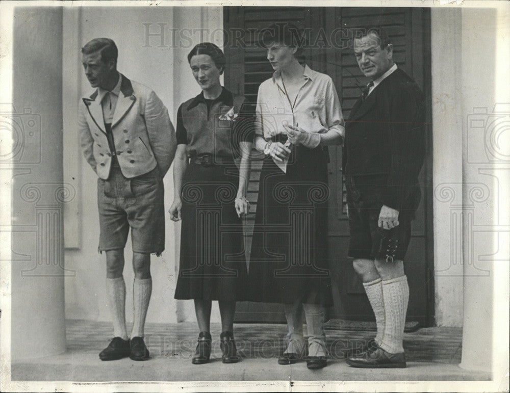 Press Photo Duke Duchess Windsor Before Going Out - Historic Images