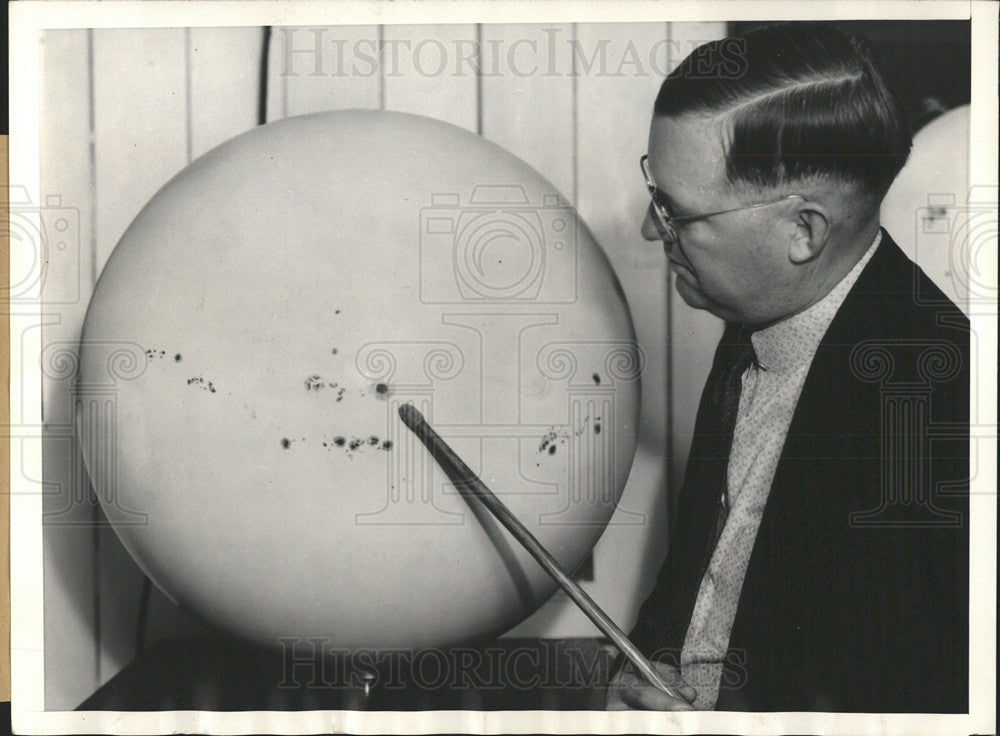 1934 Press Photo Sunspots Sun Model - Historic Images