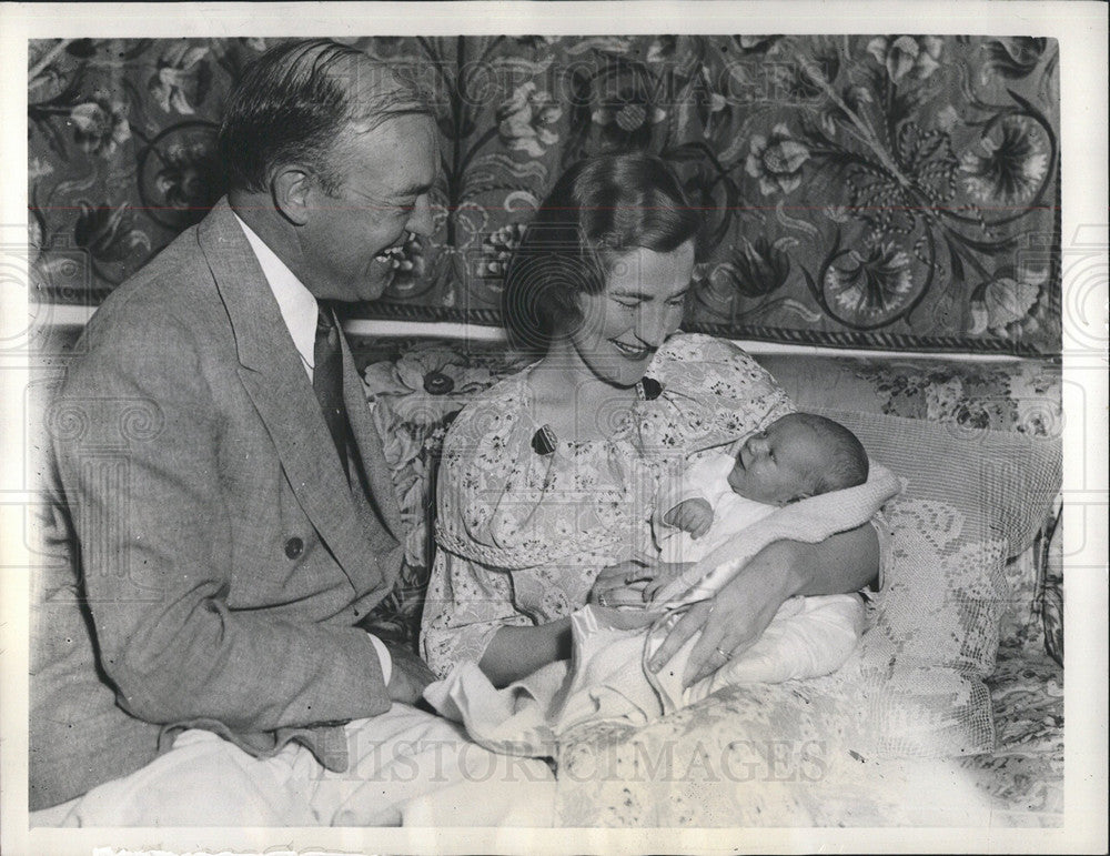 1934 Press Photo Assistant Secretary of War and Family - Historic Images