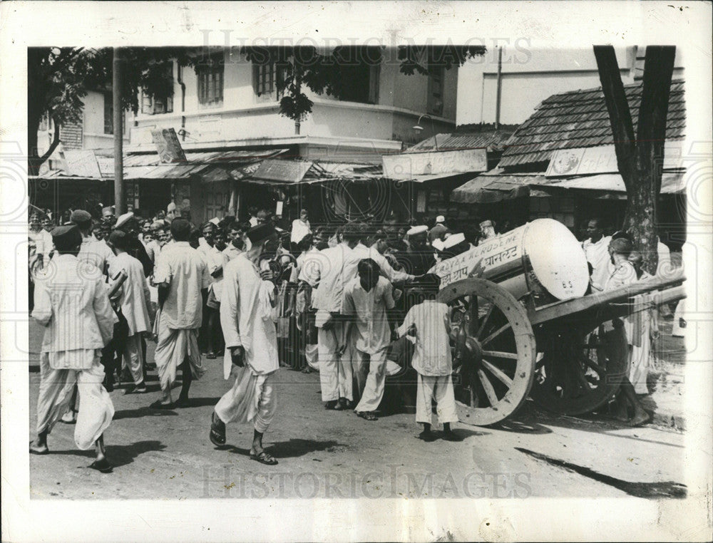 1942 Press Photo INDIANS STORAGE TANK KEROSENE - Historic Images