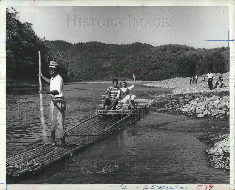 1963 Press Photo Tourists Raft Rio Grande River Jamaica - Historic Images