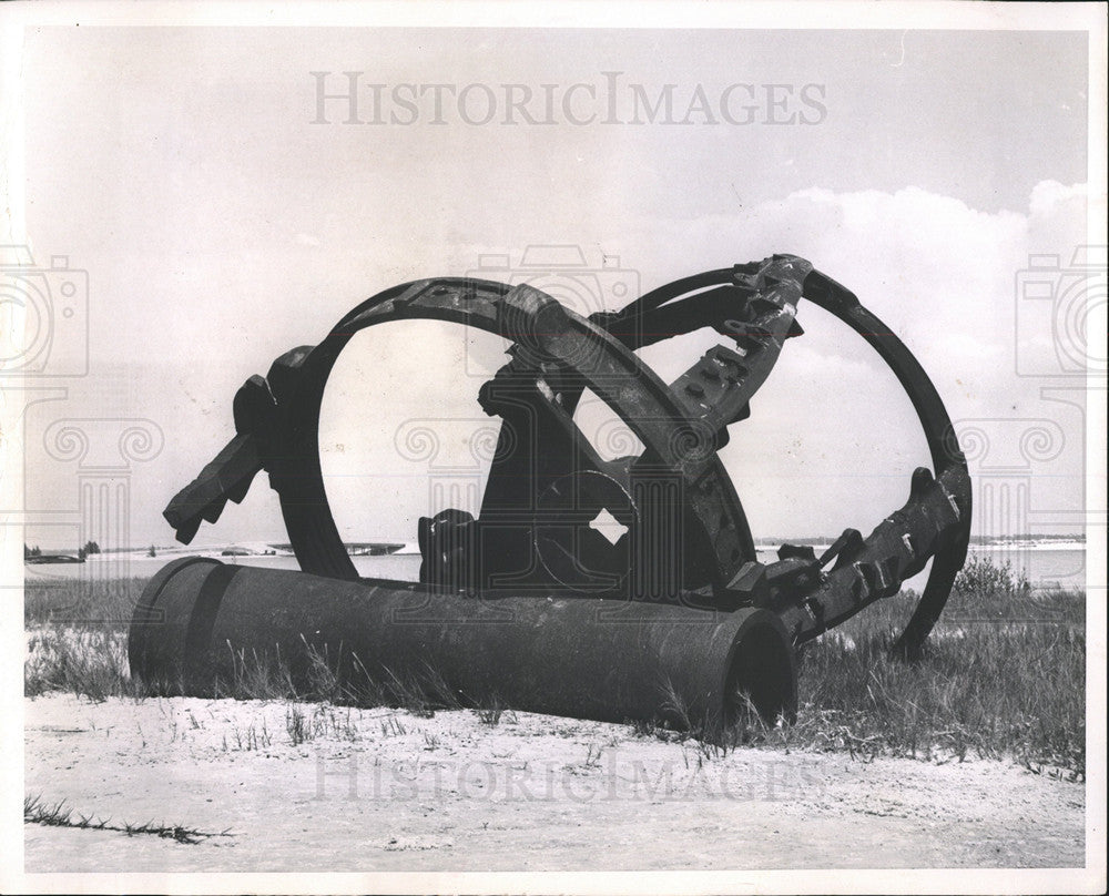 1966 Press Photo JUNK CLUTTERS DUNEDIN BEACH - Historic Images