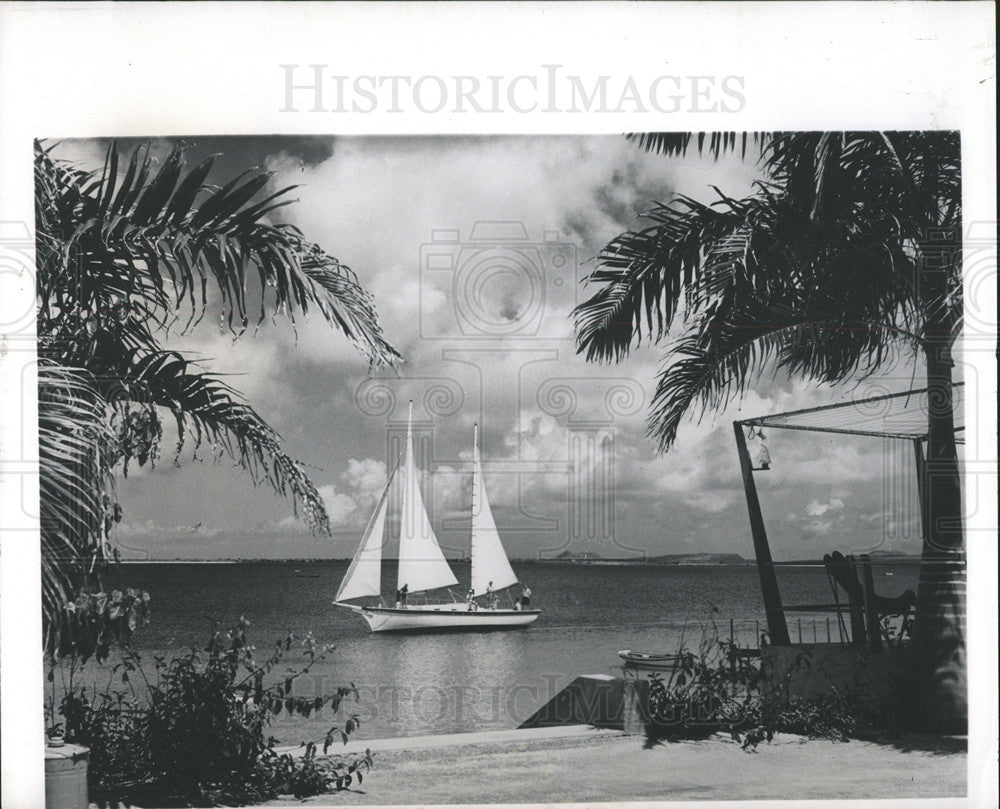 Press Photo Yachtsmen Enjoy Netherlands Antilles - Historic Images