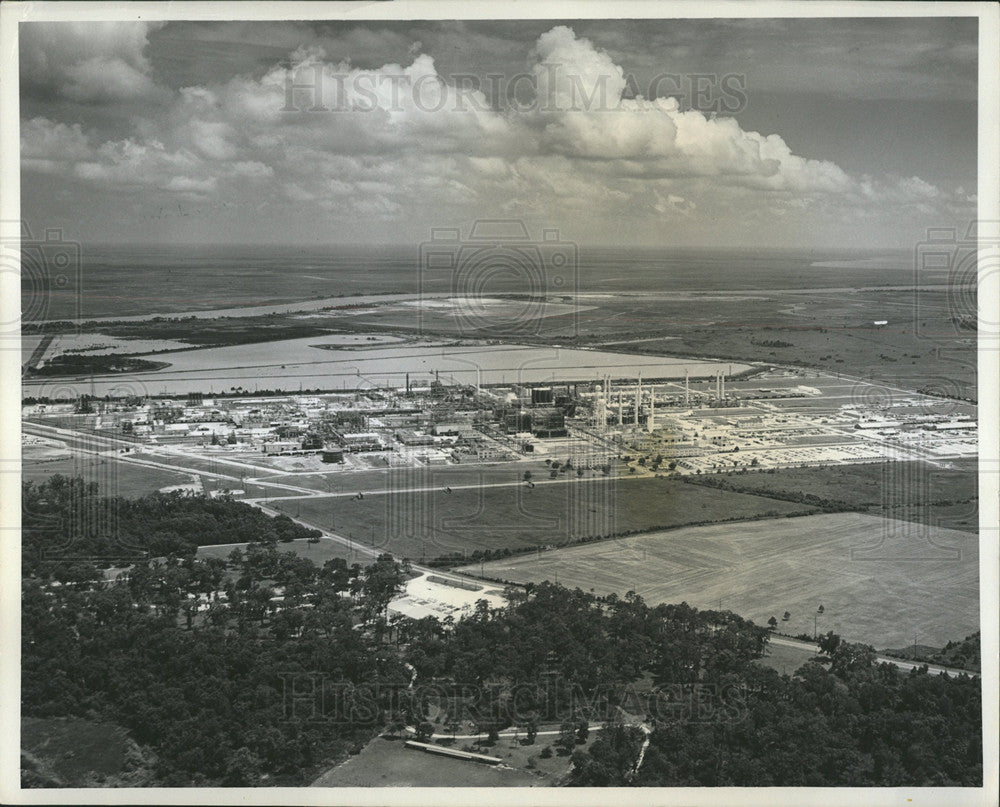 1964 Press Photo Orange TX Sabine River Works Du Pont - Historic Images