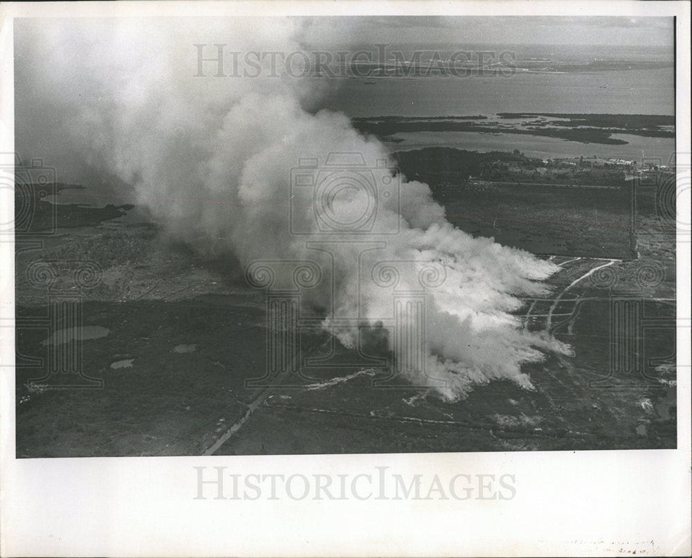 1966 Press Photo Dumping Landfill - Historic Images