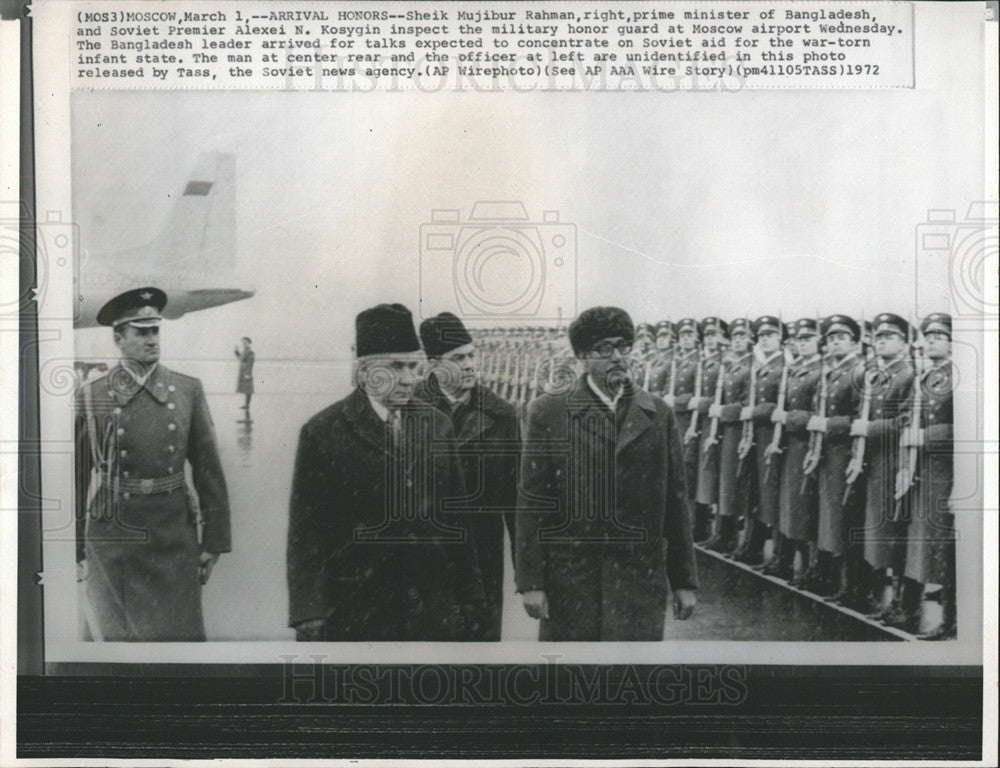 1972 Press Photo Rahman and Kosygin Inspect Guard - Historic Images
