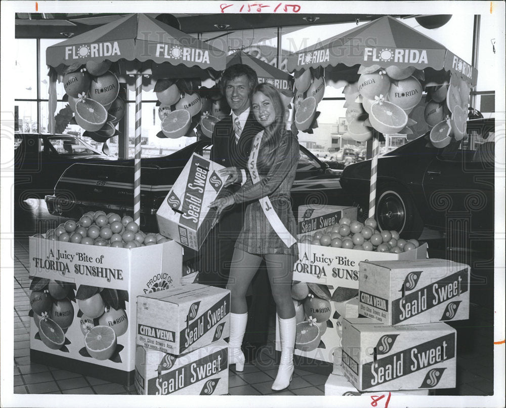 Press Photo Ross chevrolet Celebrates Citrus Week - Historic Images