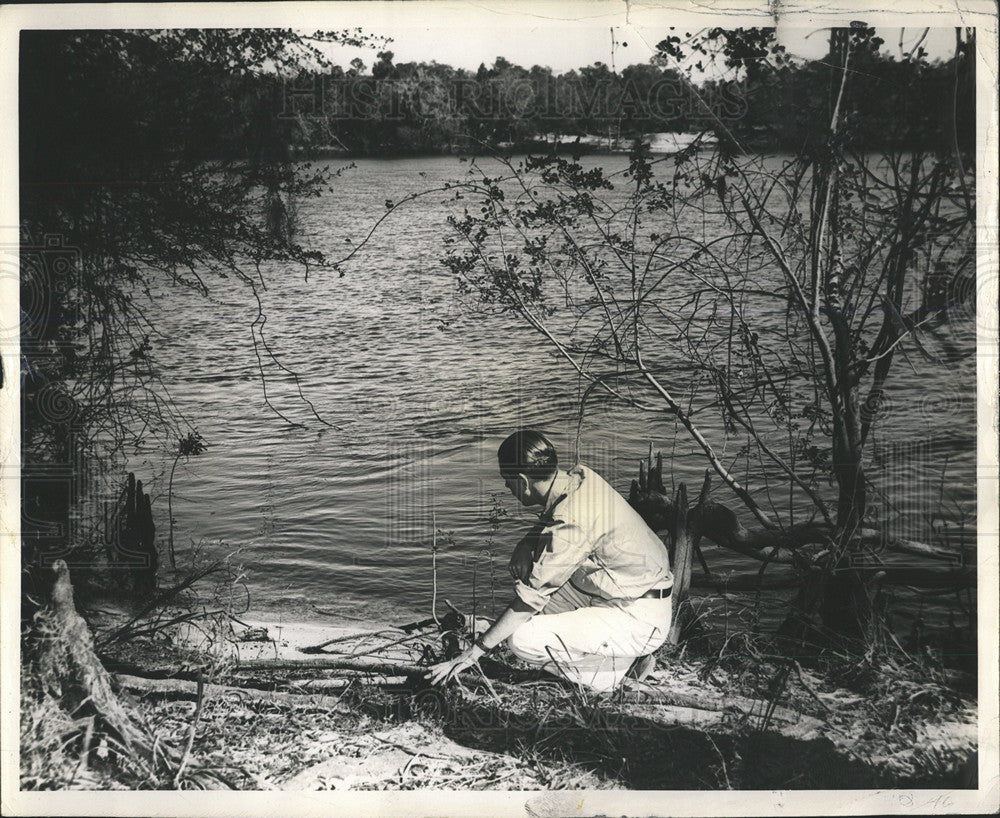 1948 Press Photo No Shore for Hundreds of Yard on River - Historic Images