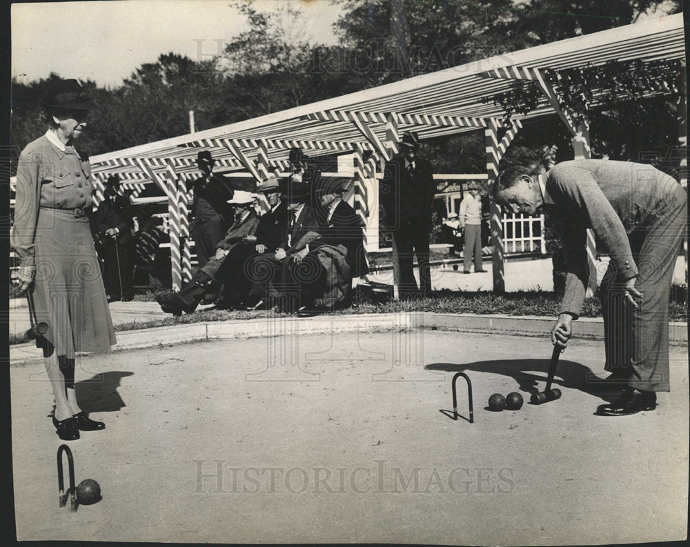 1946 Press Photo Man Woman Game Croquet - Historic Images