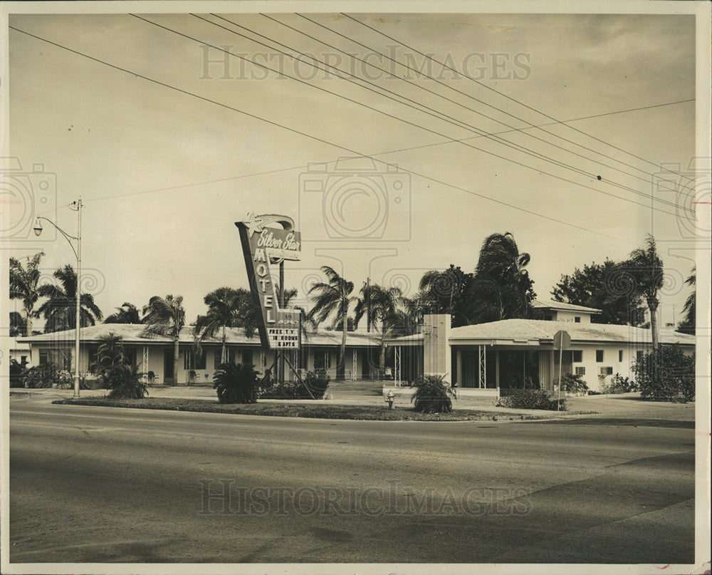 1962 Press Photo Mr. and Mrs. Thomas Purchases Motel - Historic Images