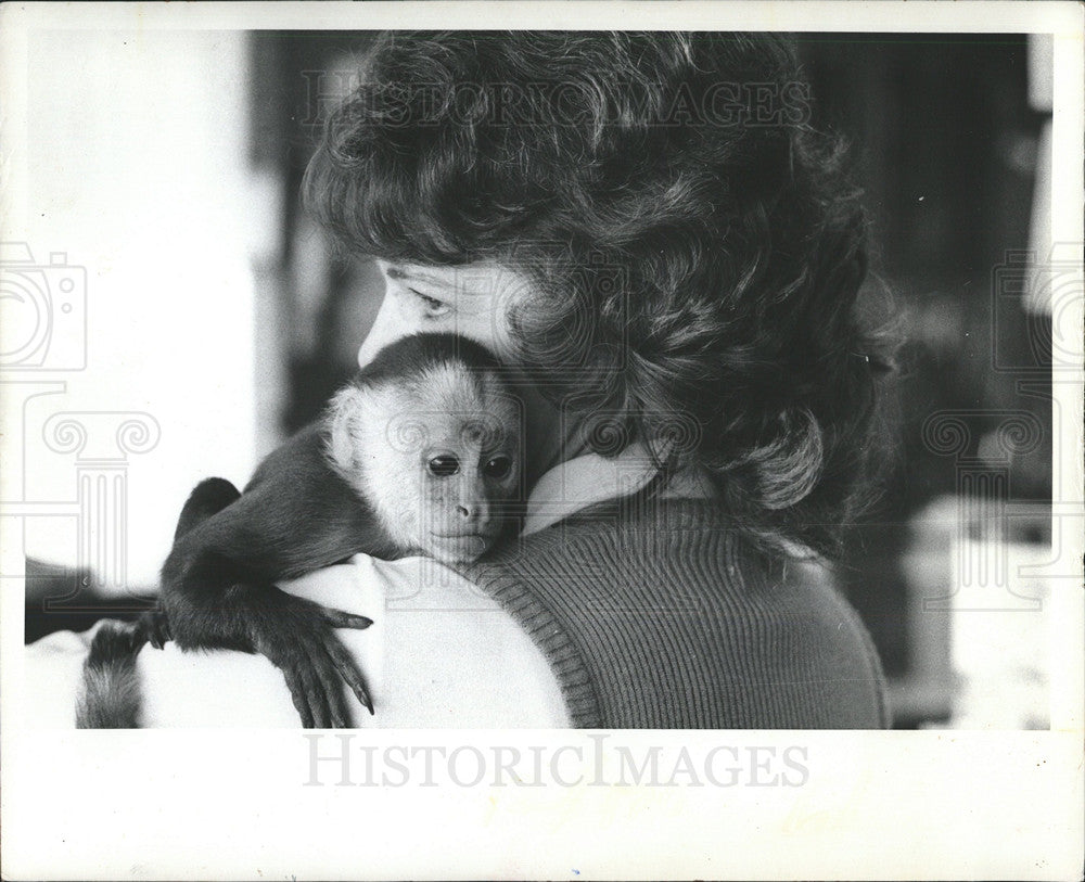 1974 Press Photo Woman Holding Small Monkey - Historic Images