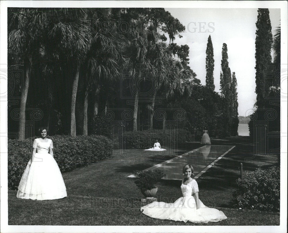 1969 Press Photo Maclay Gardens State Park Women Posing - Historic Images