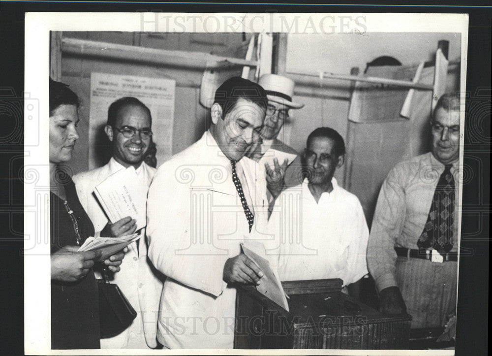 1940 Press Photo Cuban Colonel Fulgencio Batista Voting - Historic Images