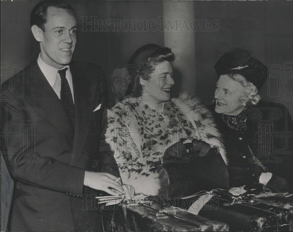 1946 Photo Winston Churchill&#39;s Daughter Gets Married - Historic Images