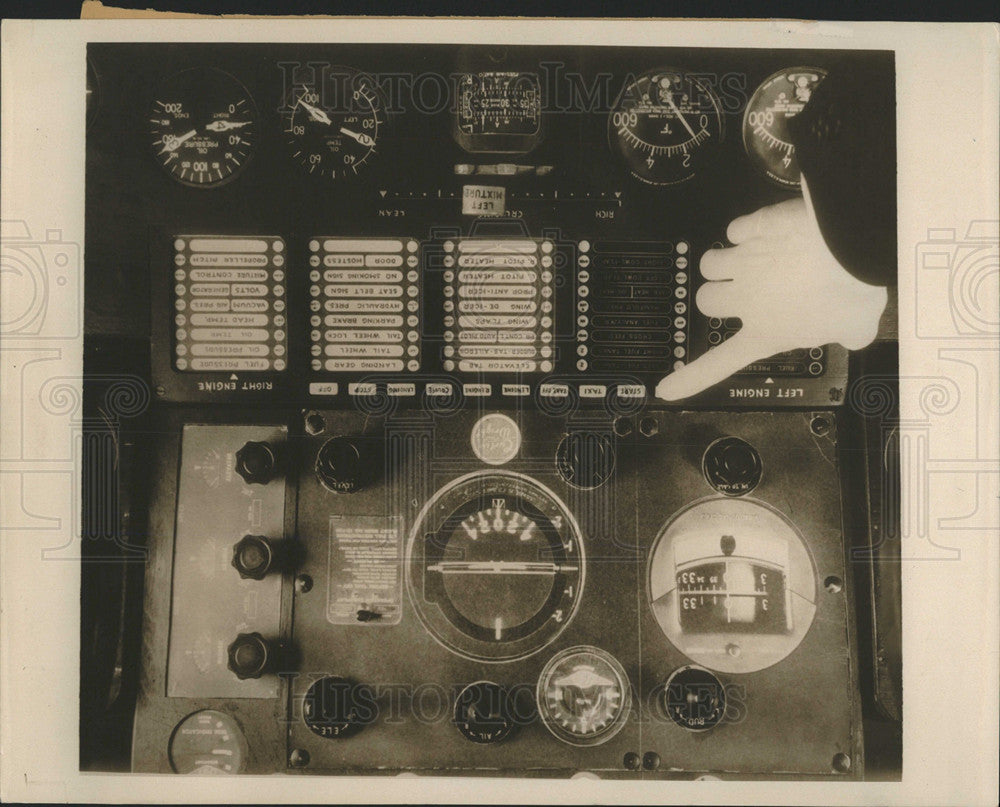 1939 Press Photo instrument on a Curtiss CW-20 plane - Historic Images