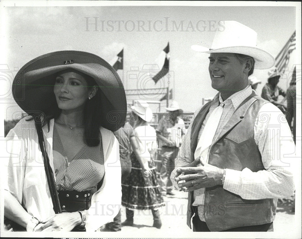 1990 Press Photo Carrera and Hagman in &quot;Dallas&quot; - Historic Images