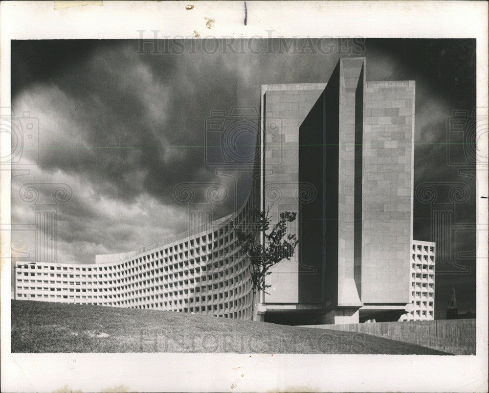 1973 Press Photo Marcel Breuer&#39;s First Steel Chair - Historic Images