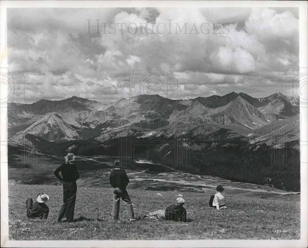 1961 Press Photo Hikers Rocky Mountain National Park - Historic Images