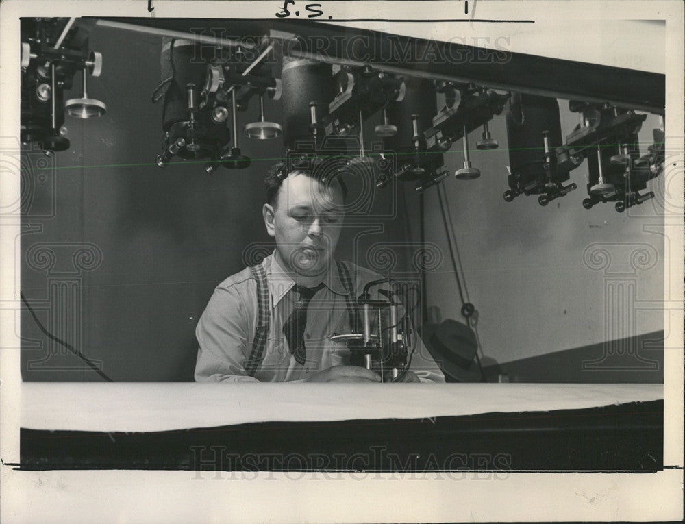 1947 Press Photo Leon Steele Photogrammetric Engineer - Historic Images