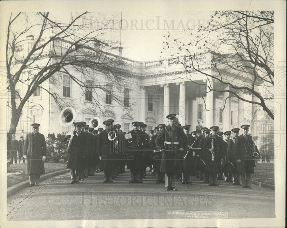 1930 Press Photo RU Army Band Members Serenade - Historic Images