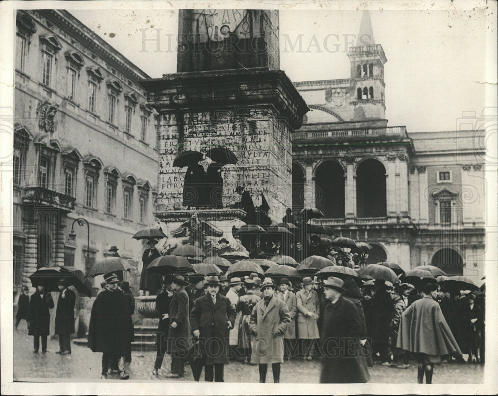 1929 Press Photo Crowd Waiting to see Pope Pius II. - Historic Images