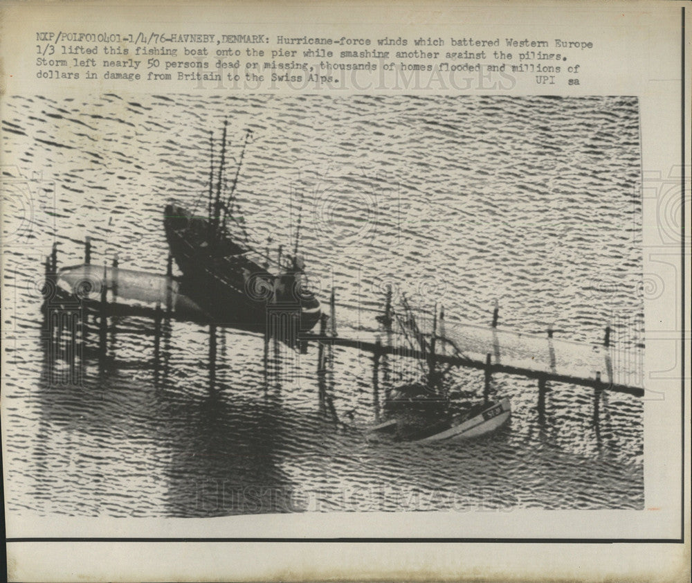 1976 Press Photo Hurricane winds Europe fishing boat - Historic Images