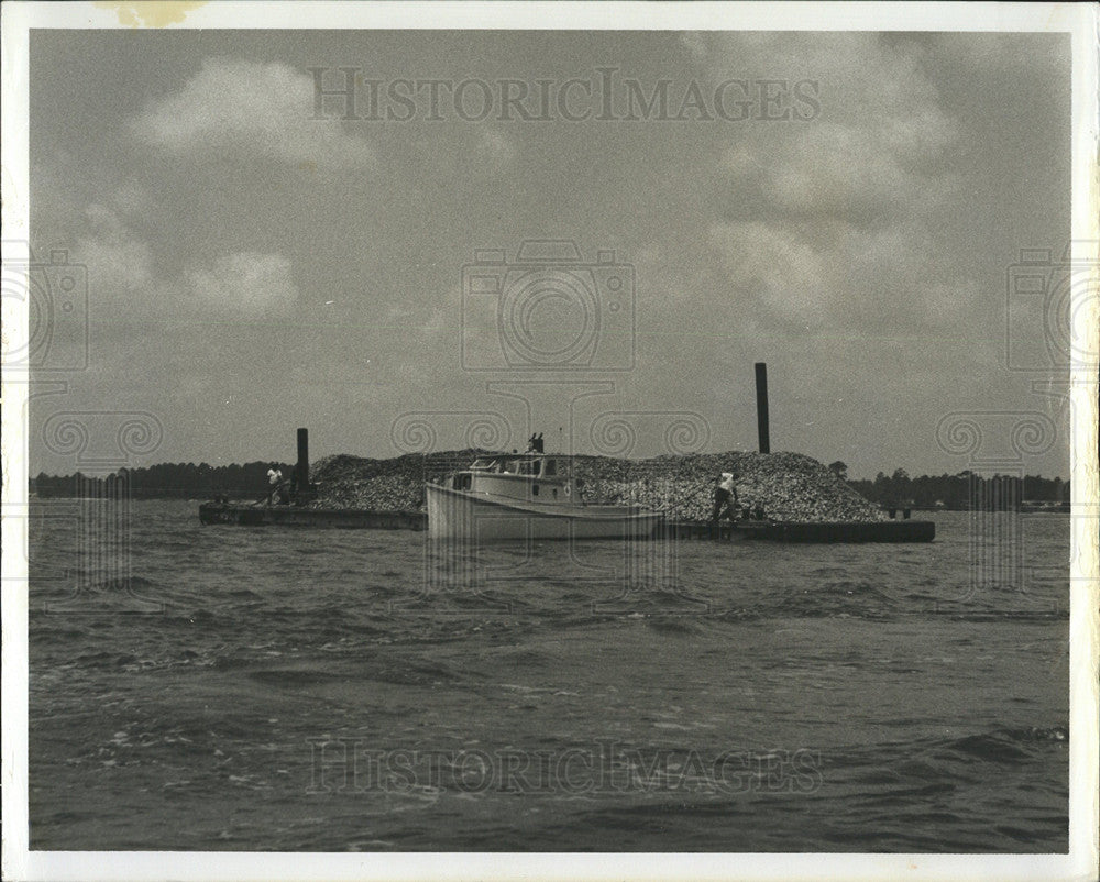 Press Photo  Ship on Dock - Historic Images