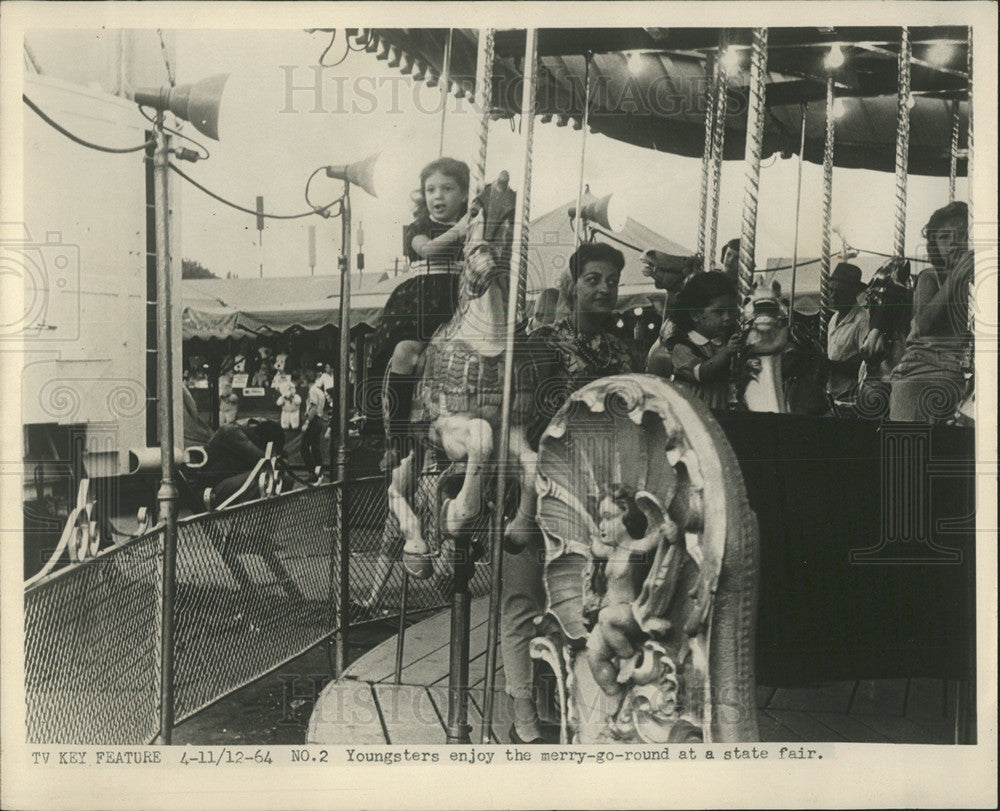 1964 Press Photo Youngsters merry round State fair - Historic Images