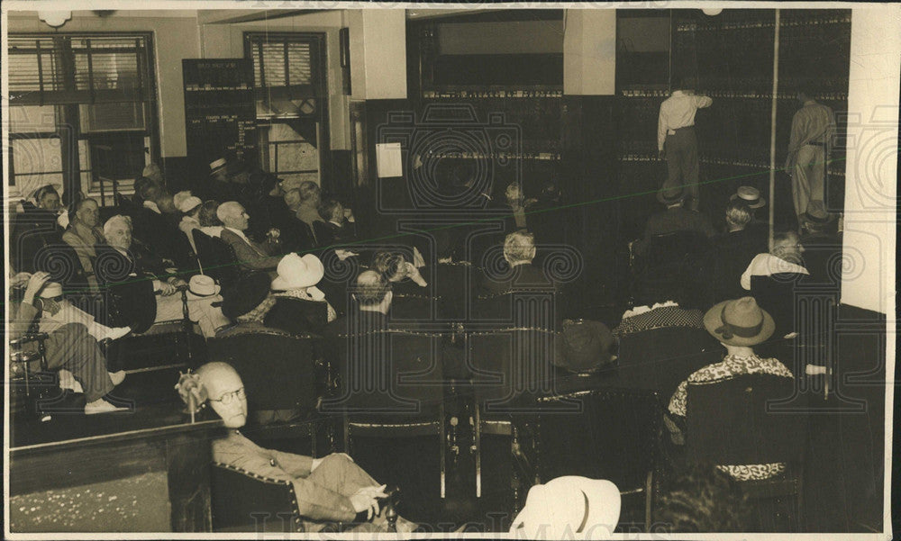 1935 Press Photo Stock Market People - Historic Images