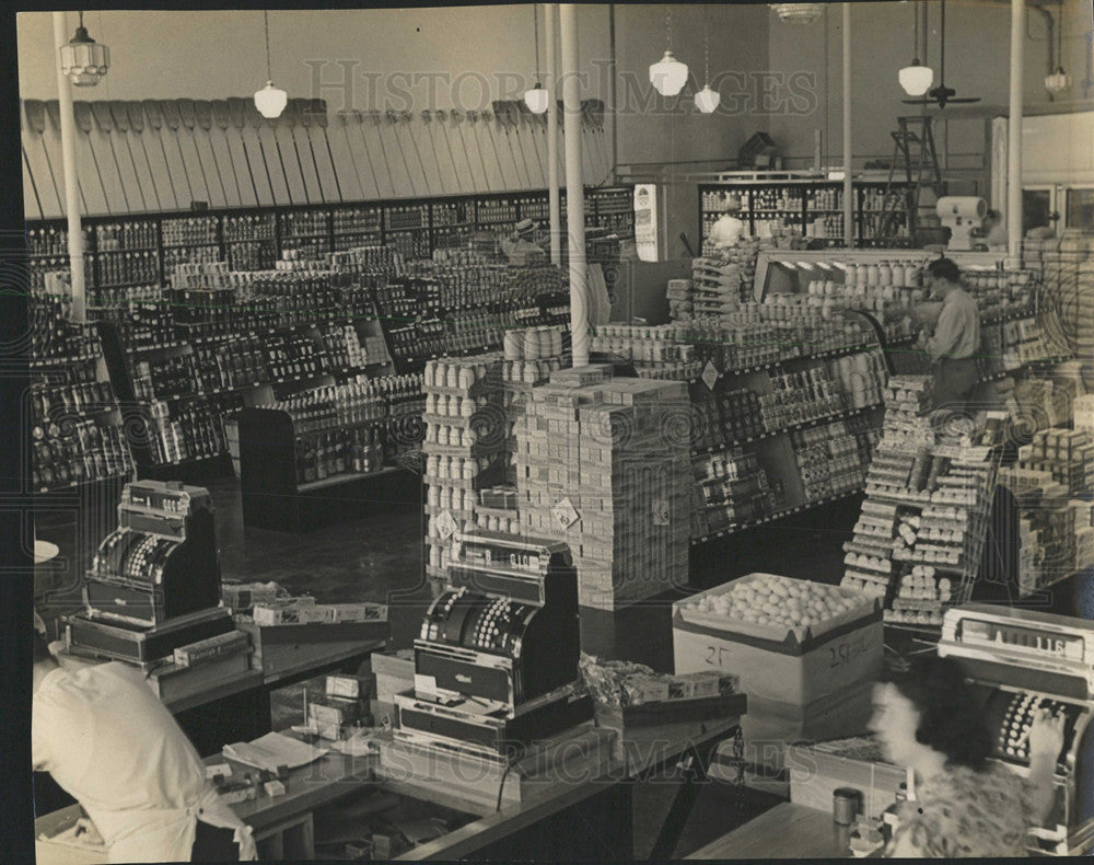 1940 Press Photo Margaret Amu Departmental Store Mich - Historic Images