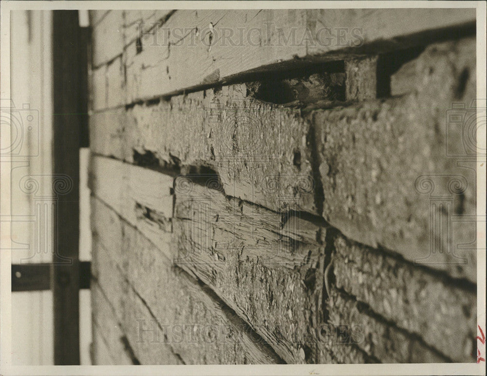 1957 Press Photo Gaps planks traveling made precarious - Historic Images