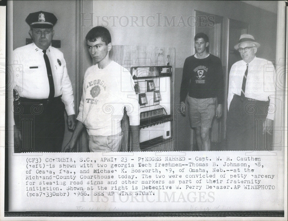 1966 Press Photo Road Sign Robbers Columbia S. Carolina - Historic Images