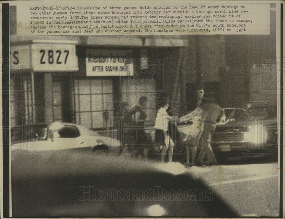 1972 Press Photo Chicago three gunmen restaurant women - Historic Images