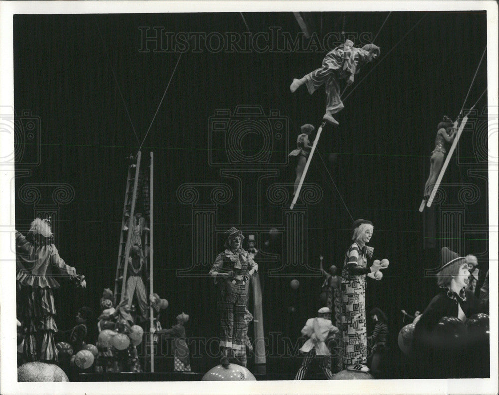 1975 Press Photo Clown College Graduation Venice Bailey - Historic Images