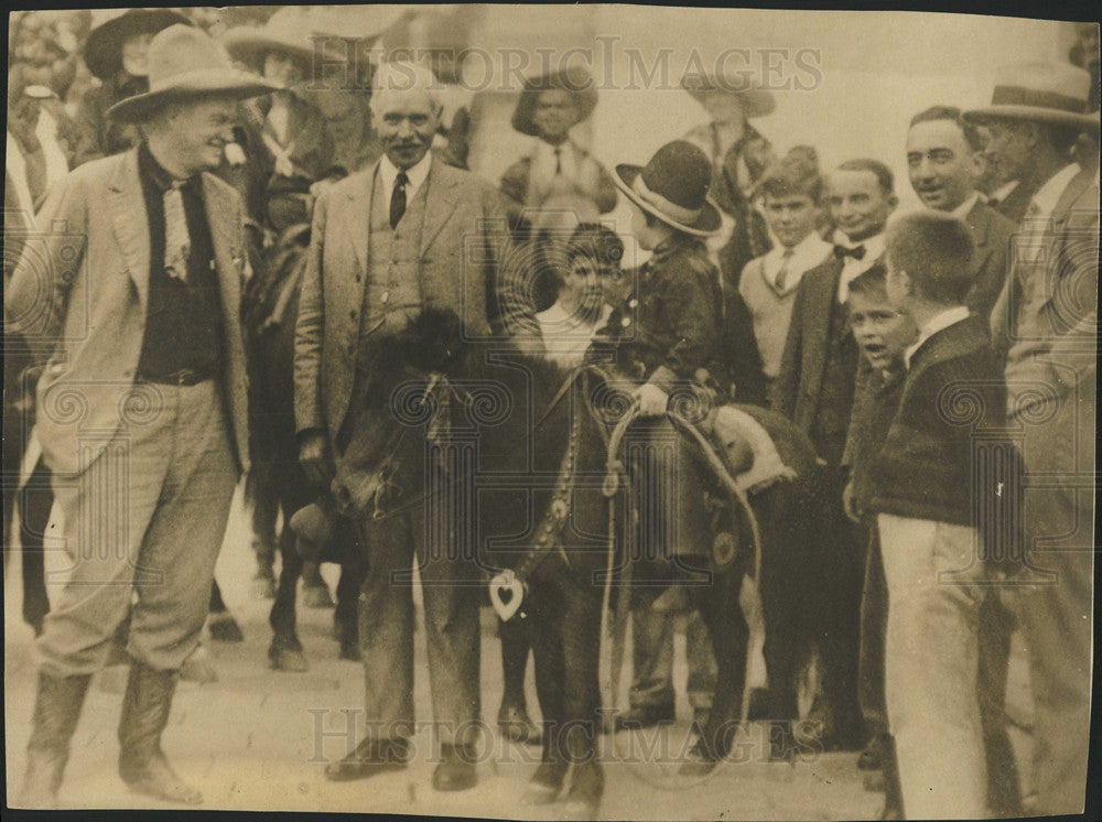 Press Photo Mayor youngsters participated event road - Historic Images