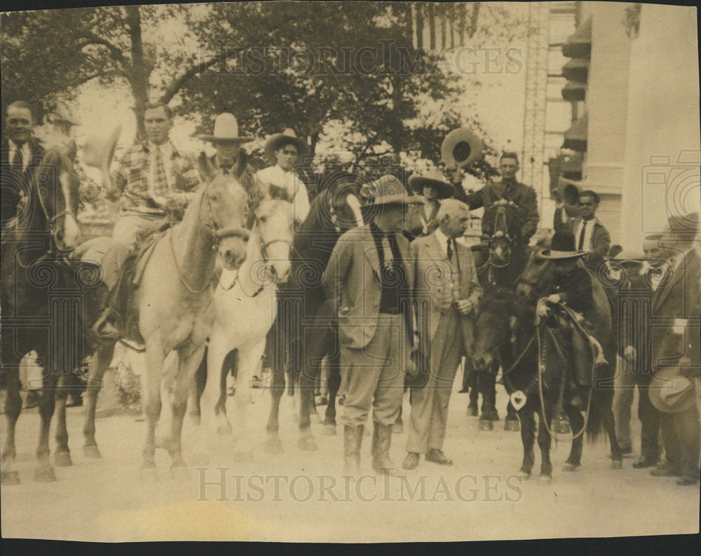 Press Photo Mayor Blank Rodes Road City Security Horse - Historic Images