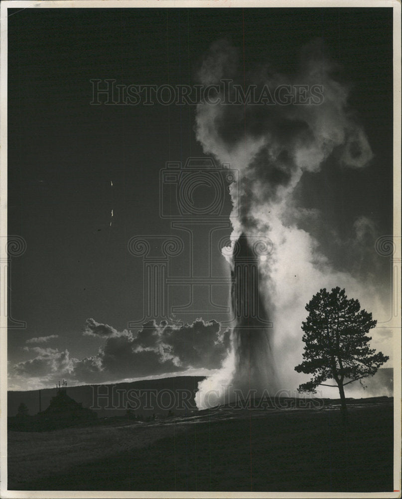 1972 Press Photo Yellowstone National Park Old Faithful - Historic Images