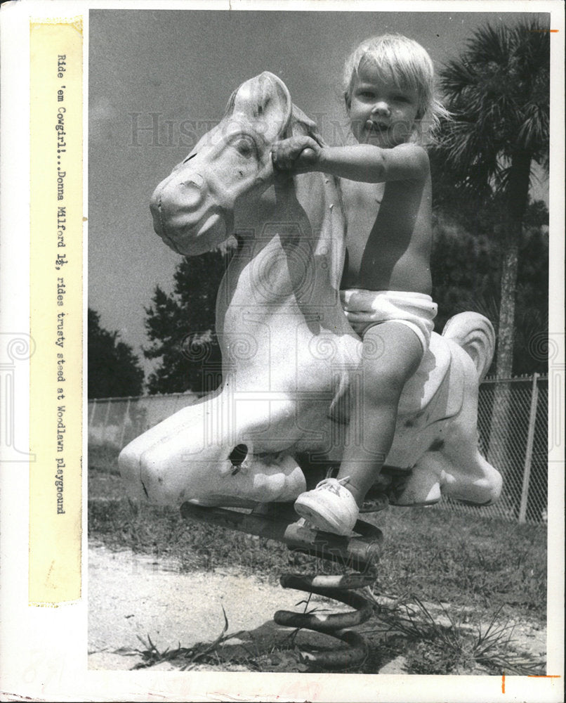 1971 Press Photo Donna Milford rides Woodlawn ground - Historic Images